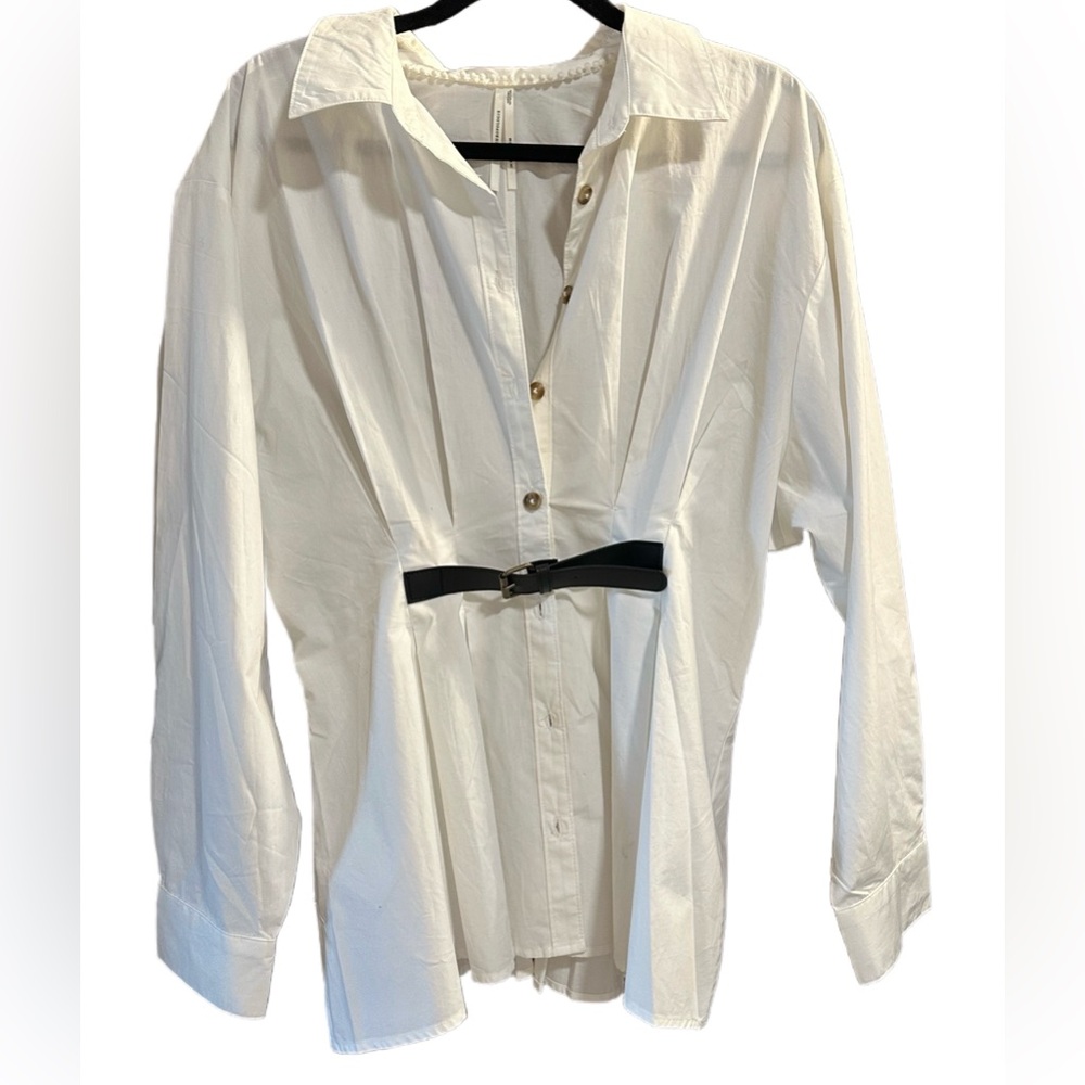 NWOT- Anthropologie white Blouse with Black Belt Accent.